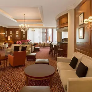 מלון Sheraton Grand *****
